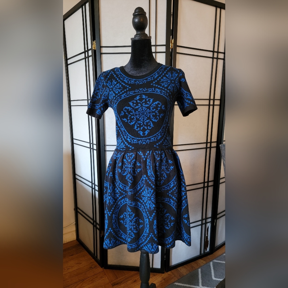 Romeo & Juliet Women's Black and Blue Knee Length Sweater Dress Size Small